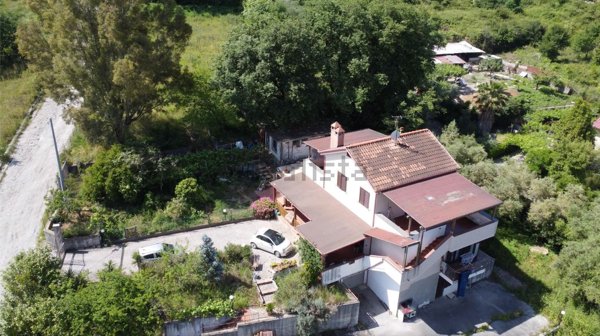 casa indipendente in vendita a Salerno