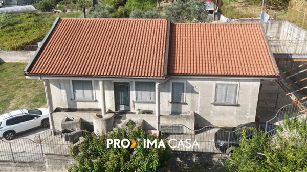 casa indipendente in vendita a Salerno