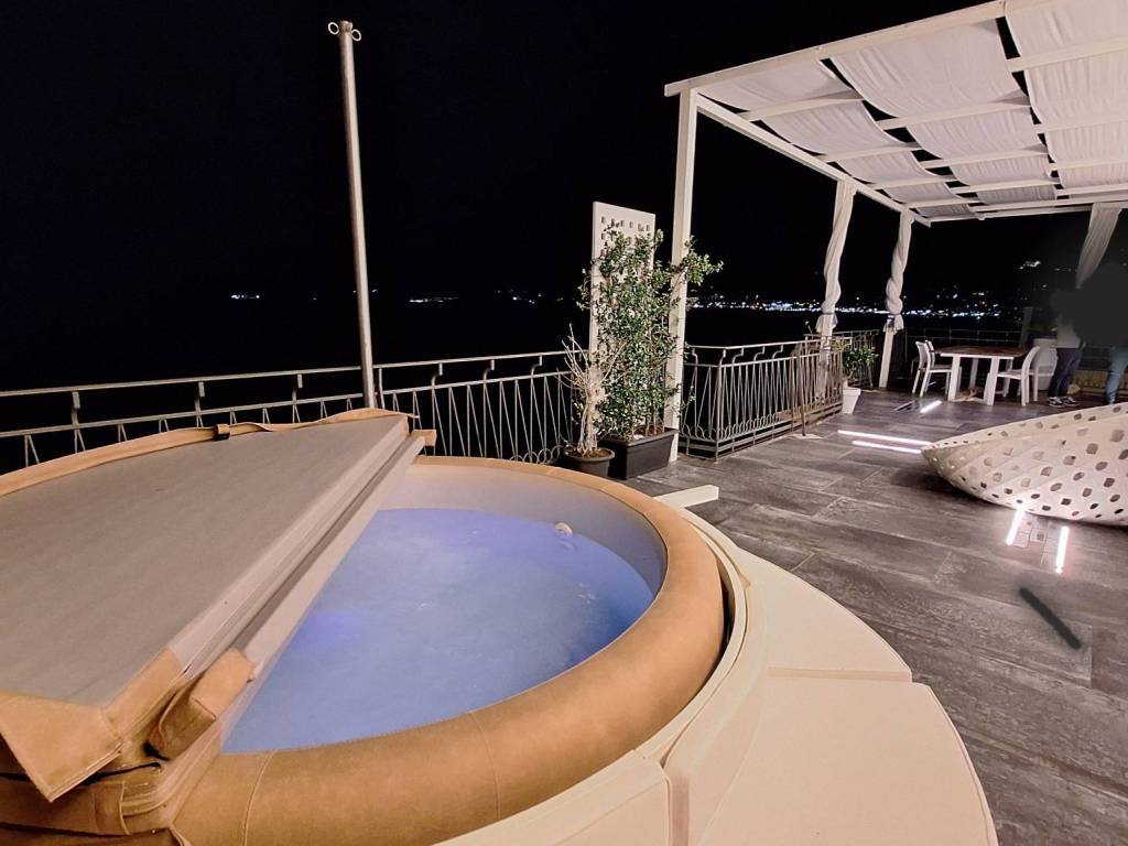 appartamento in vendita a Salerno in zona Pastena