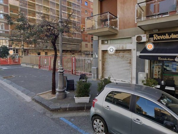 negozio in vendita a Salerno in zona Centro Città