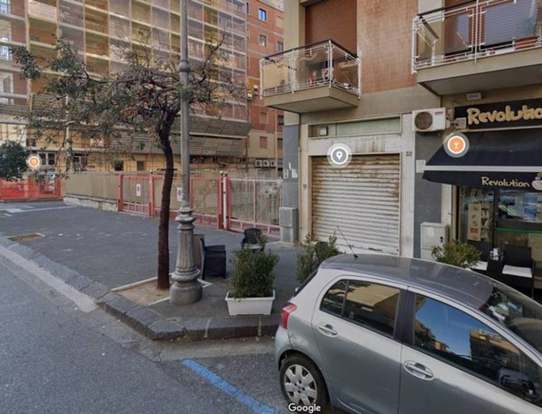 negozio in vendita a Salerno in zona Centro Città
