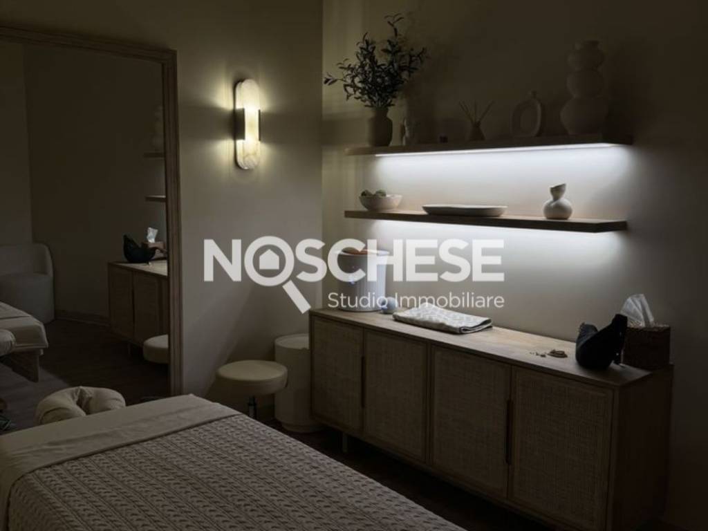 negozio in vendita a Salerno in zona Pastena