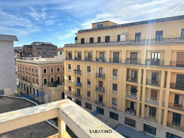 appartamento in vendita a Salerno in zona Centro Città