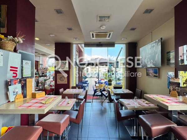 negozio in vendita a Salerno in zona Zona Industriale