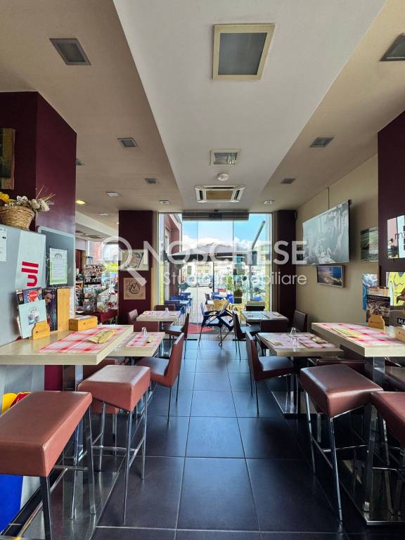 negozio in vendita a Salerno in zona Zona Industriale