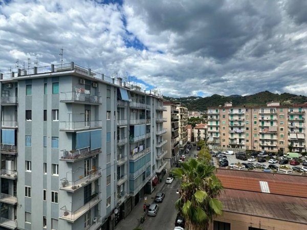 appartamento in vendita a Salerno in zona Pastena