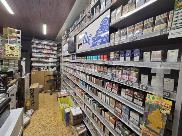 negozio in vendita a Salerno in zona Irno