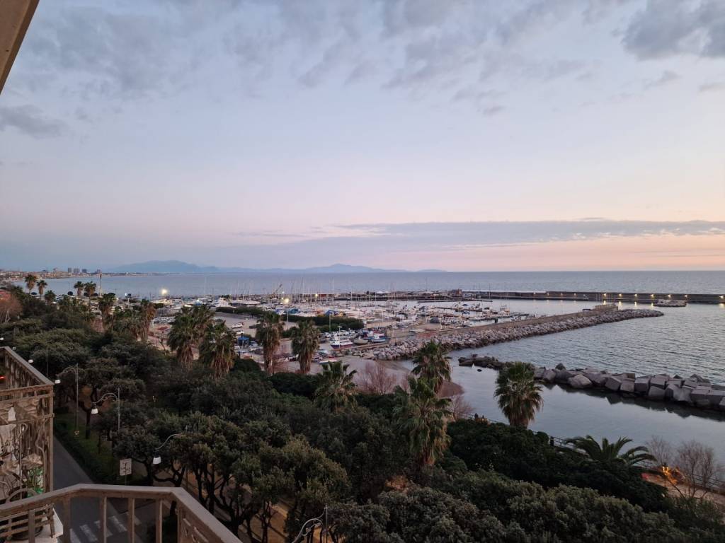 appartamento in vendita a Salerno in zona Centro Città