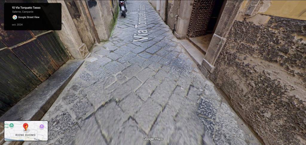 negozio in vendita a Salerno in zona Centro Città