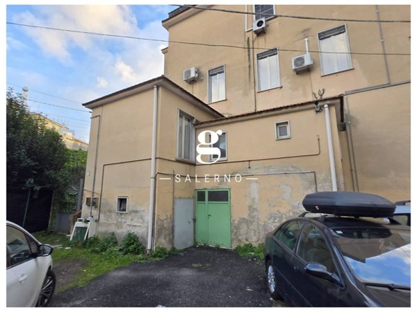 appartamento in vendita a Salerno in zona Ogliara