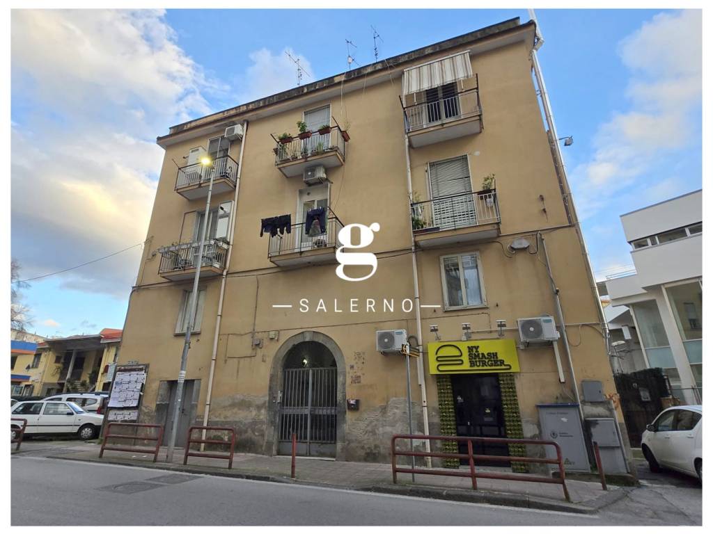 locale commerciale in vendita a Salerno in zona Ogliara
