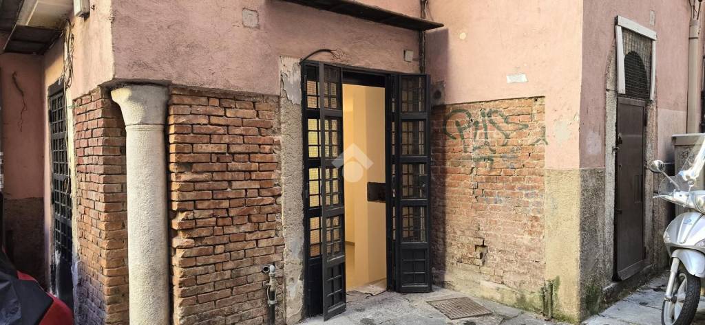 negozio in vendita a Salerno in zona Centro Città