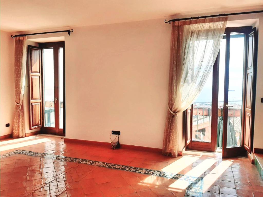casa indipendente in vendita a Salerno in zona Centro Città