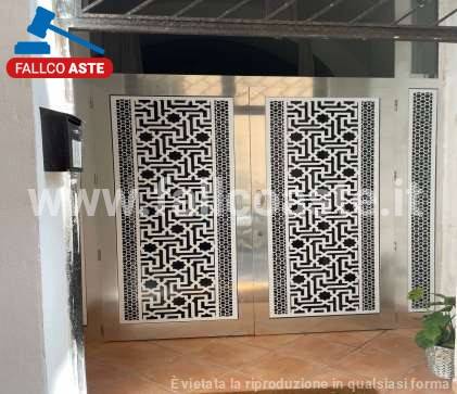 negozio in vendita a Salerno in zona Centro Città