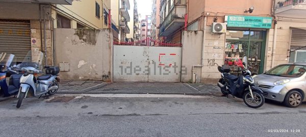 negozio in vendita a Salerno in zona Torrione