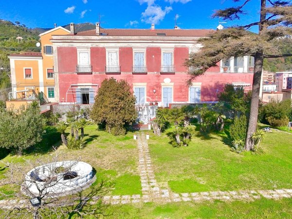 casa indipendente in vendita a Salerno
