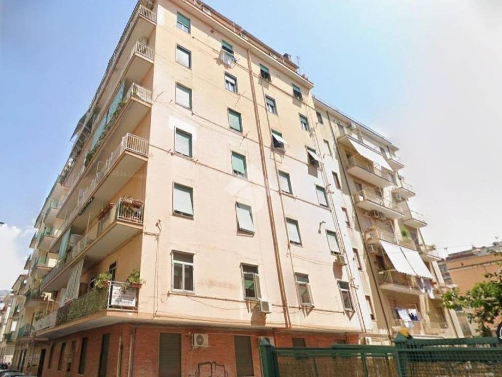 locale commerciale in vendita a Salerno