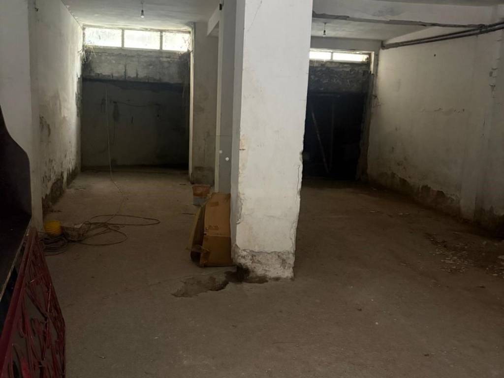 locale commerciale in vendita a Salerno