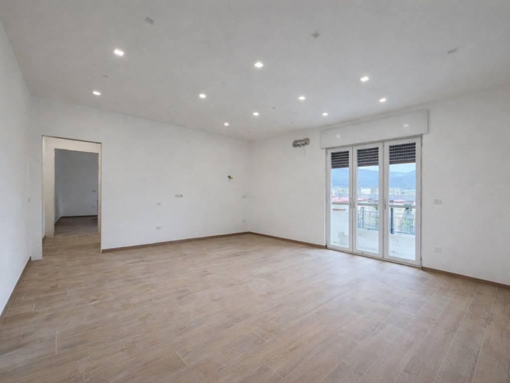 appartamento in vendita a Salerno in zona Pastena