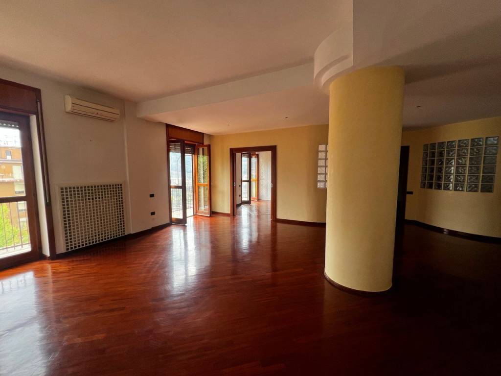 appartamento in vendita a Salerno in zona Mennolella