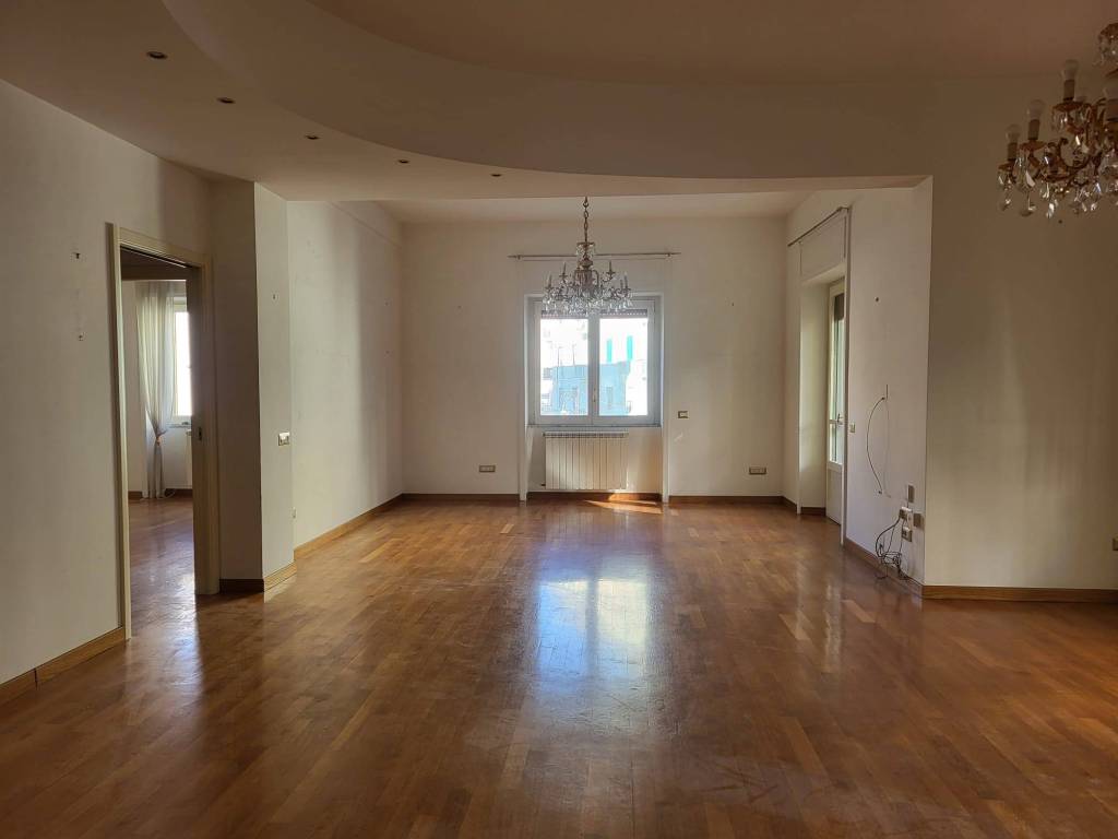 appartamento in vendita a Salerno in zona Centro Città