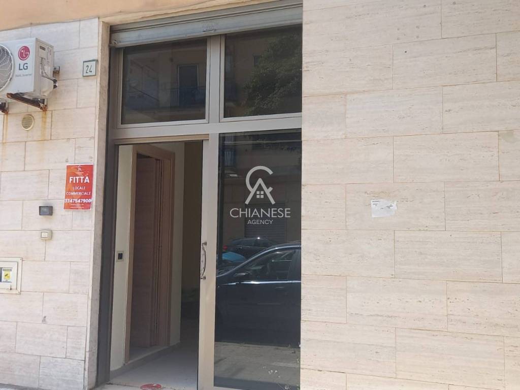 negozio in vendita a Salerno in zona Torrione
