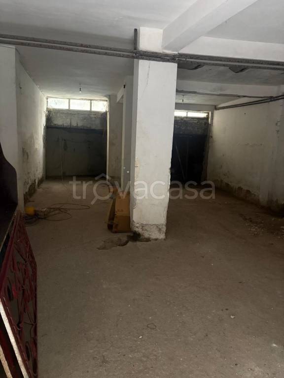 locale commerciale in vendita a Salerno