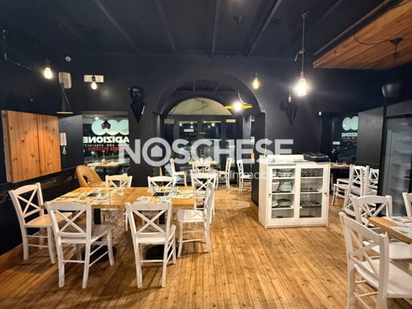 negozio in vendita a Salerno in zona Mercatello