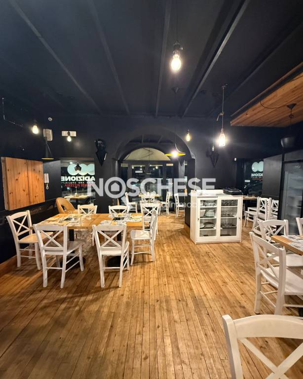 negozio in vendita a Salerno in zona Mercatello