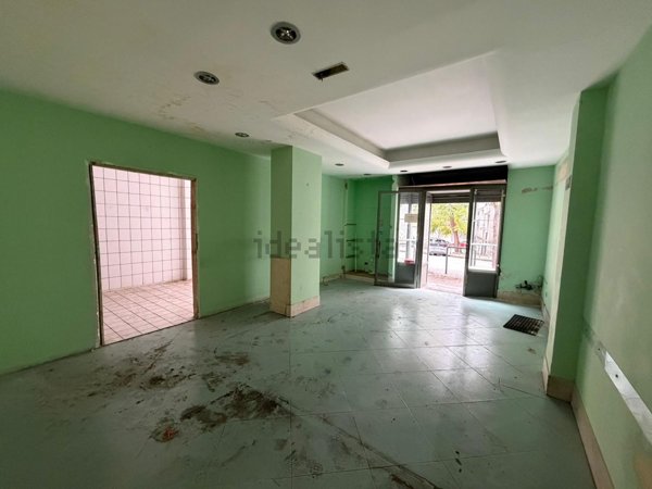 locale commerciale in vendita a Salerno