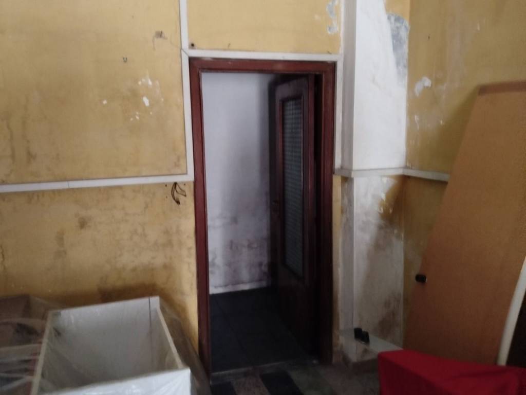 negozio in vendita a Salerno in zona Irno
