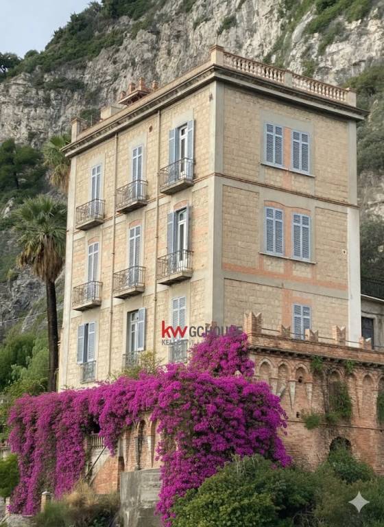 casa indipendente in vendita a Salerno in zona Centro Città