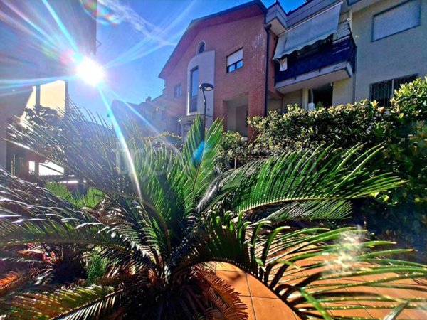 casa indipendente in vendita a Salerno in zona Pastena