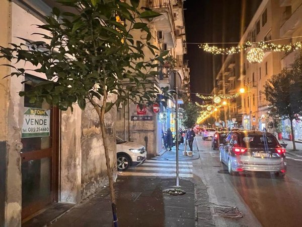 locale commerciale in vendita a Salerno