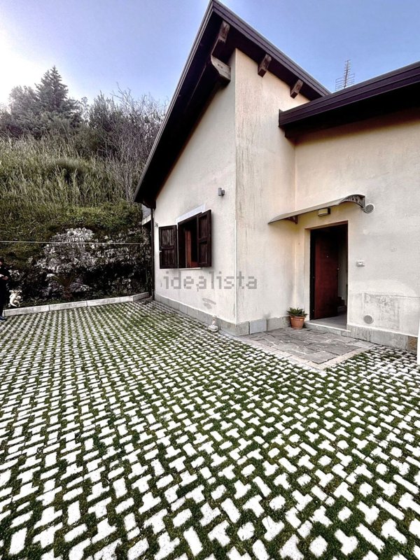 casa indipendente in vendita a Salerno