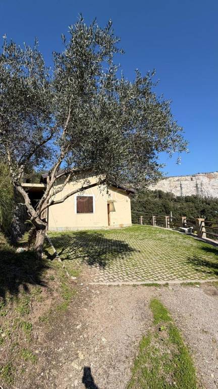 casa indipendente in vendita a Salerno