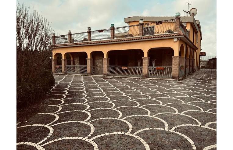 casa indipendente in vendita a Salerno in zona Porto