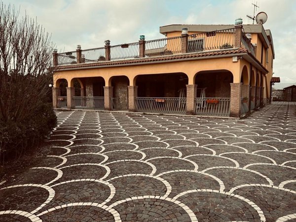 casa indipendente in vendita a Salerno in zona Porto