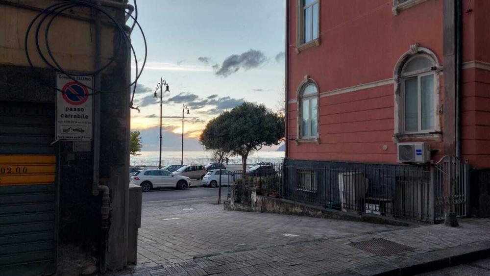 locale commerciale in vendita a Salerno in zona Mercatello