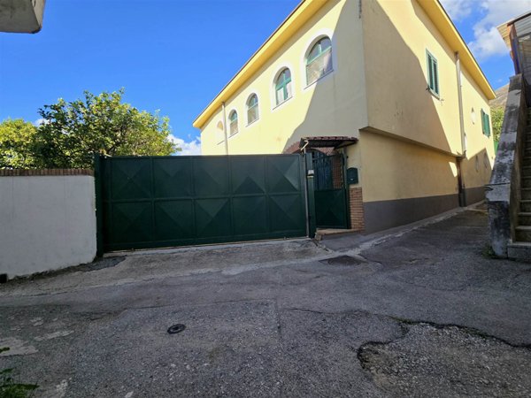 casa indipendente in vendita a Salerno in zona Ogliara