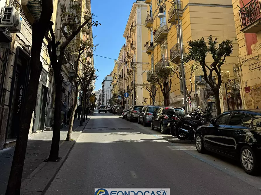 locale commerciale in vendita a Salerno in zona Centro Città
