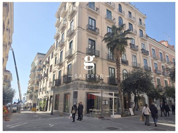 appartamento in vendita a Salerno in zona Centro Città