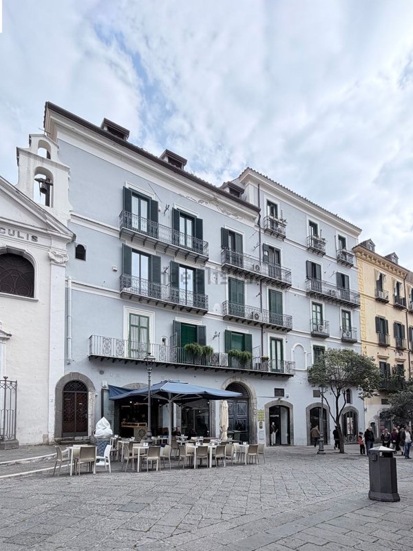 appartamento in vendita a Salerno in zona Centro Città