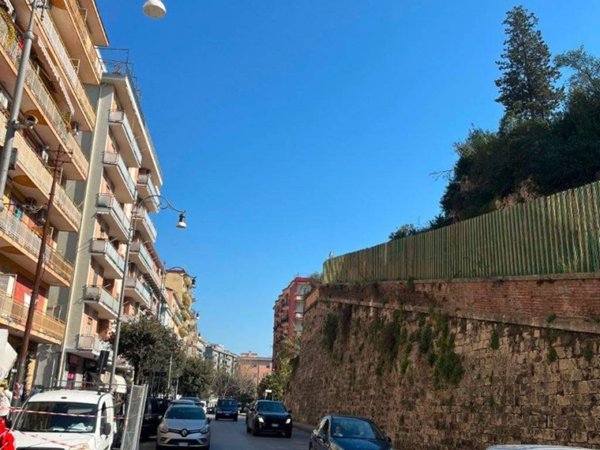 negozio in vendita a Salerno in zona Torrione