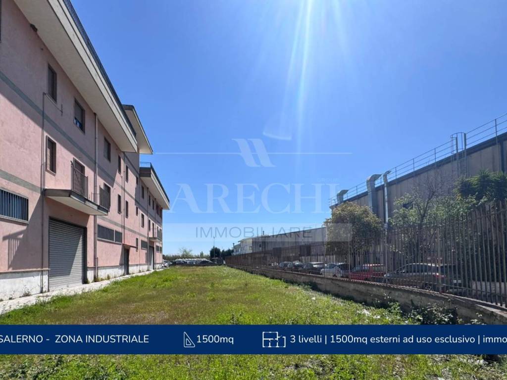 locale commerciale in vendita a Salerno in zona Zona Industriale