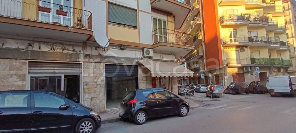 negozio in vendita a Salerno in zona Centro Città