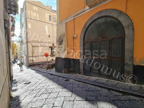 negozio in vendita a Salerno in zona Centro Città