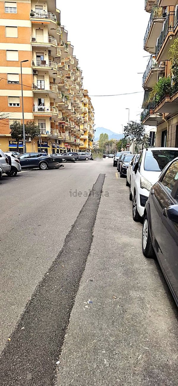 locale commerciale in vendita a Salerno in zona Mercatello