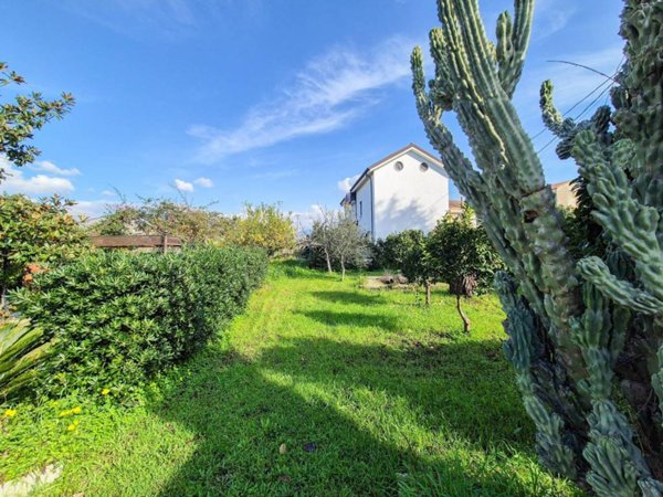 casa indipendente in vendita a Salerno in zona Zona Industriale