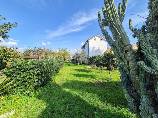 casa indipendente in vendita a Salerno in zona Zona Industriale
